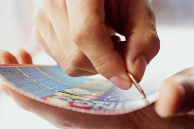 Ticket à gratter personnalisé : démarquez-vous de la masse !