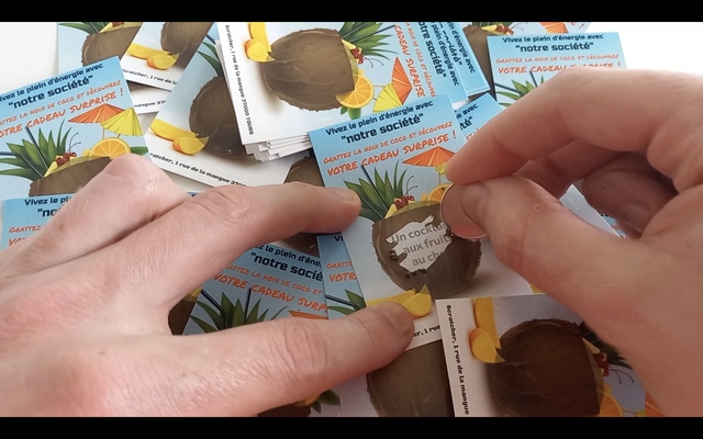 Carte à gratter cocktail et noix de coco